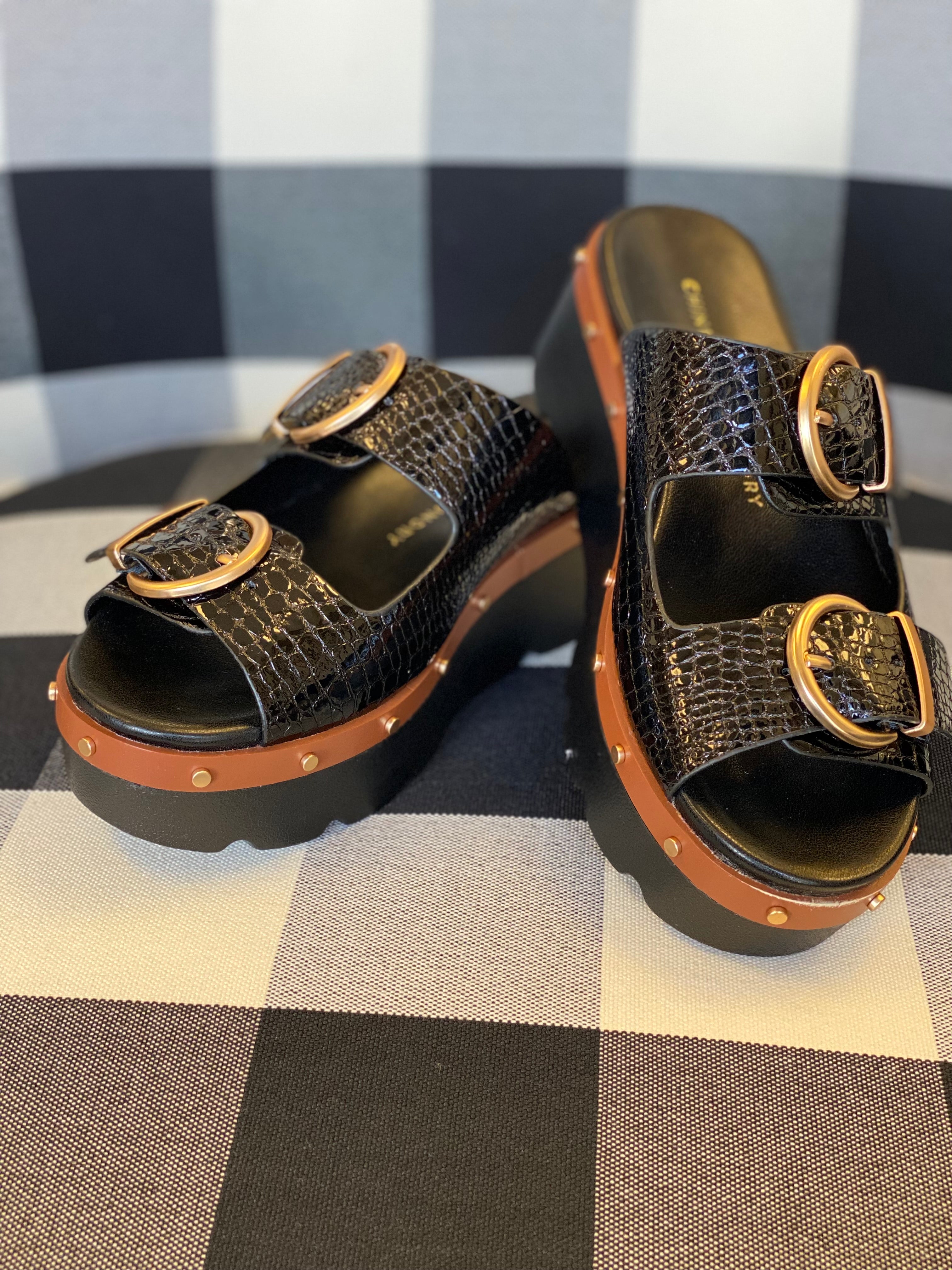 Chinese Laundry Surfs Up Sandal - Black